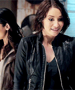 pingvinsstuff:  gay panic Alex Danvers