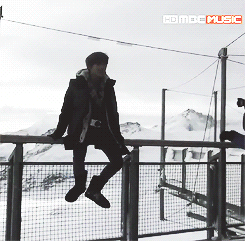  worried staff telling taemin to get off the railing   