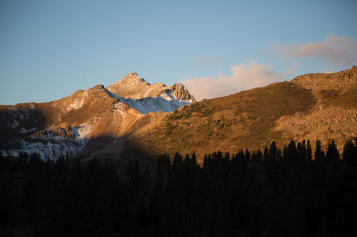 image of a mountain range