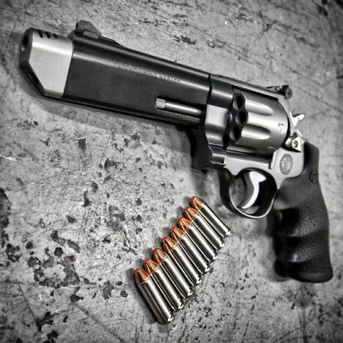 gunsknivesgear:  The Revolver.