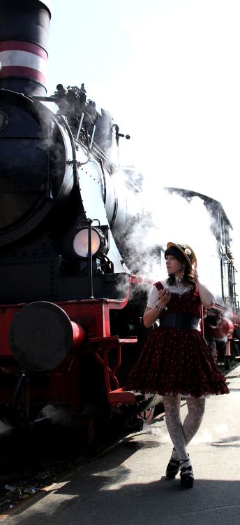 camelie-fiolere:Having fun with the locomotive <3JSK: Camelie Fiolere