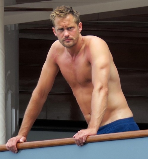  Yes Please… Alexander Skarsgard on a Yacht! http://www.vjbrendan.com/2017/06/yes-please-alex