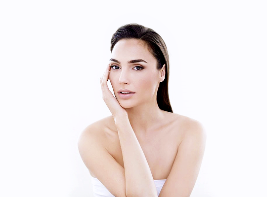 simplygalgadot:  Gal Gadot@ Meital Weinberg Adar | Careline, 2014