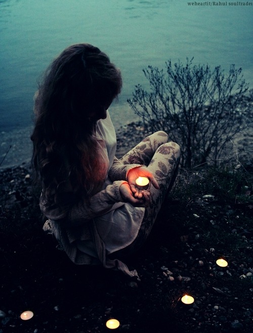 inner-realms:  Alone Girl unter We Heart It. 