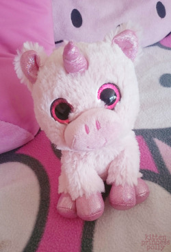 kittenprincesspolly:  isn’t my new ‘unicowrn’ the most precious thing in the world? (≧◡≦) ♡  