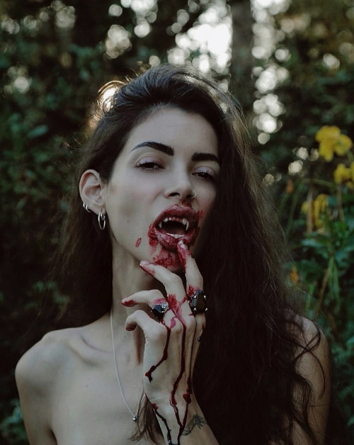 ghoulishpumpkinz:We`re all just flesh and blood | Leeanna Vamp (@vamp)