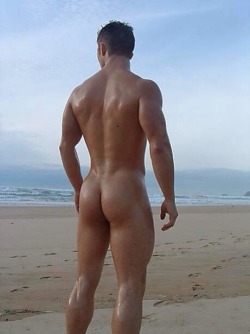 edcapitola2:  jockswiththickcocks:  ACTIVE gay porn blog! Follow for more of the sexiest guys on tumblr!  — JocksWithThickCocks—  He’s a beauty. Follow me at http://edcapitola2.tumblr.com