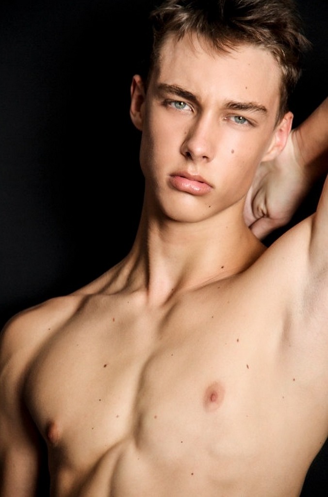 iamyourfriendd-blog:Hot brazilian Mateus Seidel