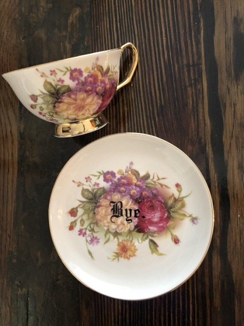 jonphaedrus:missboomissquick:I want.[caption: two photos of a china teacup and saucer, both of them 