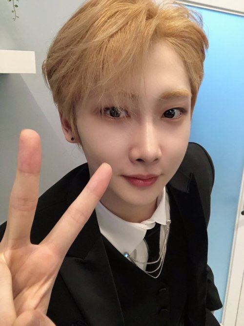 [#Hoyoung]Good morning Verrer ☀️Source: VERIVERY(1, 2, 3, 4)