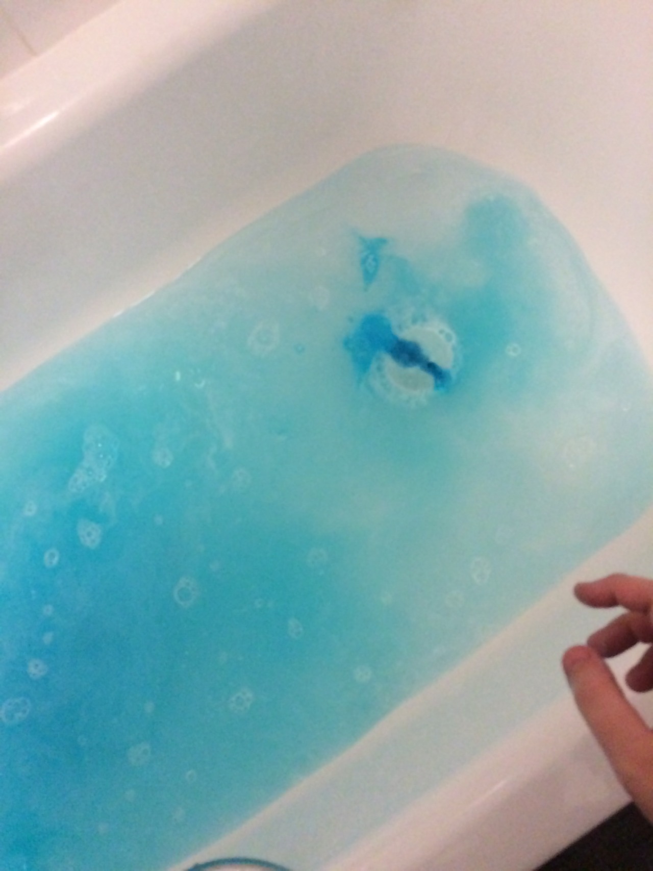angelic-sicko:  Frozen bath bomb from Lush❄️⭐️