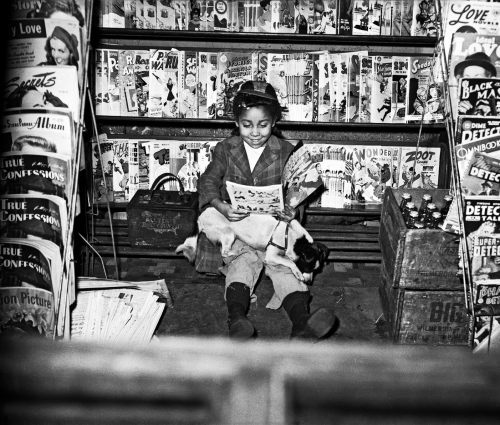 afrogothdiary:vintagegal: Girl reading a comic book in newsstand photographed by Charles “Teenie” Ha