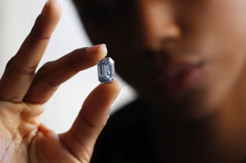 World’s Largest Blue Diamond Sells for $57 MillionThe world’s largest blue diamond now h