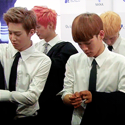 tokyobabylons:  chen has trouble removing his bracelet and ends up asking suho hyung for help. 