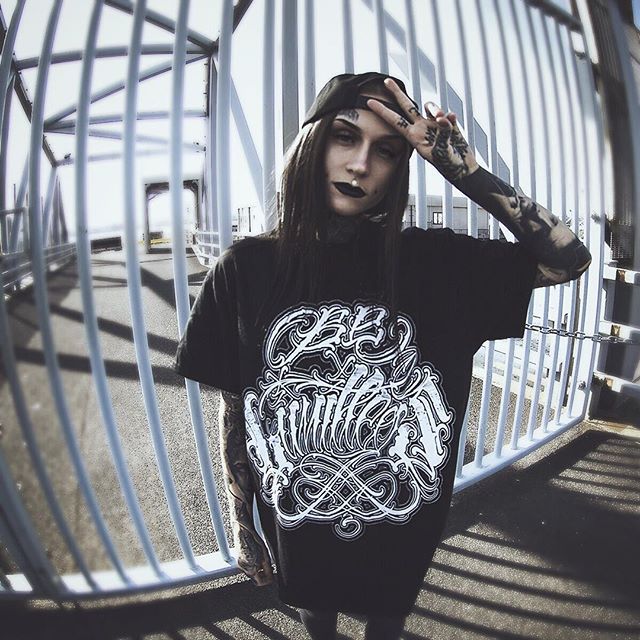 socialpsychopathblr:  Monami Frost