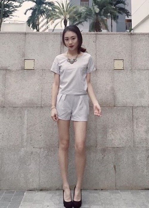 rosesinsg: I’m back.Follow us @rosesinsg!Email us @ SGRoses@hotmail.com!