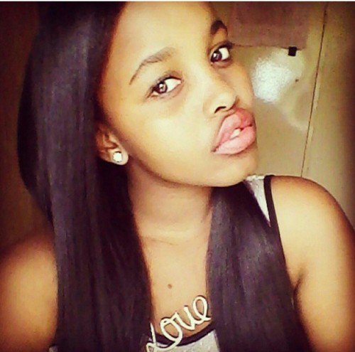 jazziedad:  These Lips 💋 💋 are to Die for… Gorgeous Babe 💋 💋 