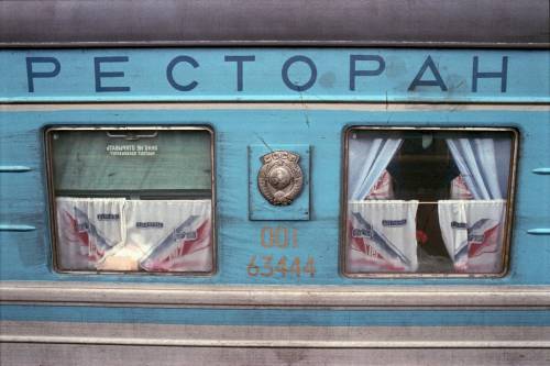 sovietpostcards: Train ride from Vilnius to Tallinn, photos by David Turnley (1989)