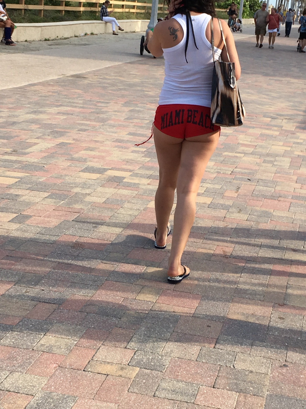 southfloridacandids:  More candid pictures of this milf
