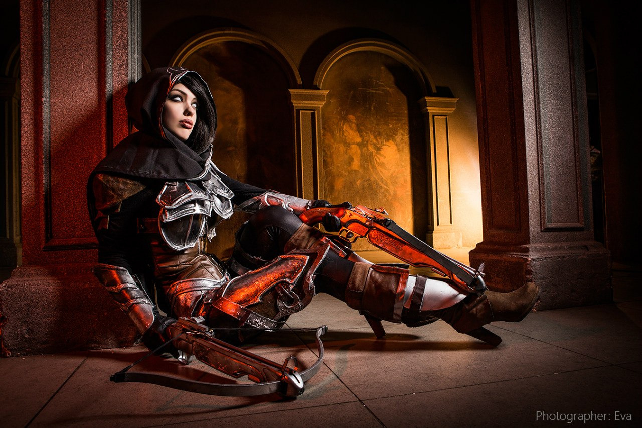 cosplayblog:   Demon Hunter from Diablo 3   Cosplayer: Freia Raven  Photographer: