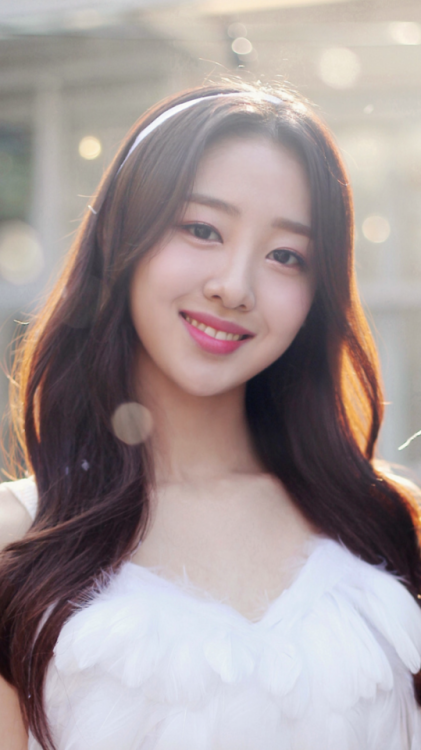 Yves (Loona) wallpapers like/reblog if you save/use