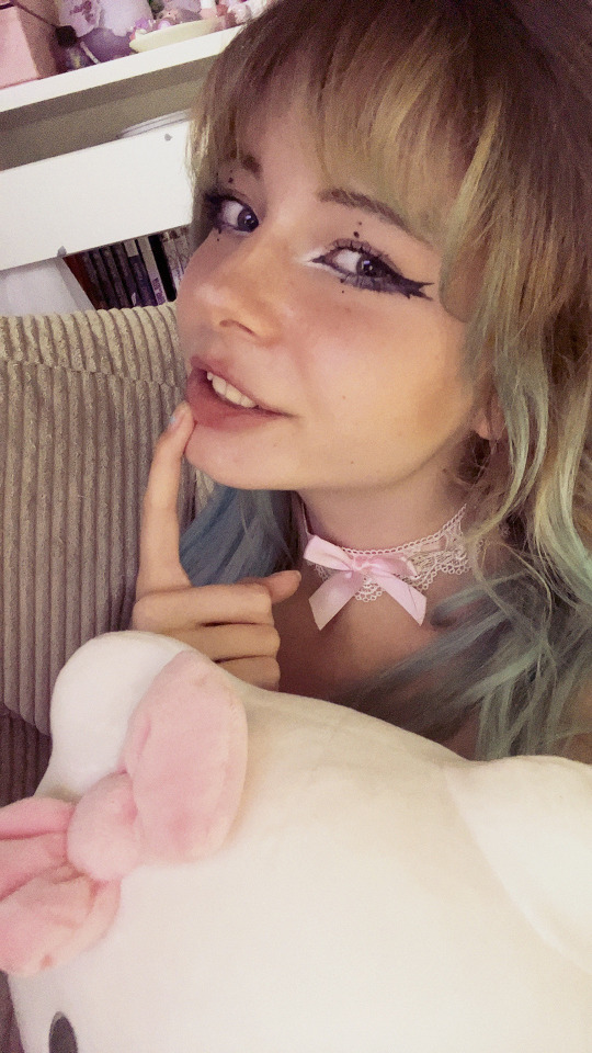 Pose Pose Pose! ^ >