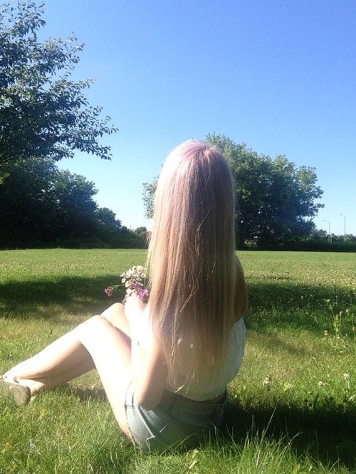 floralwaterwitch:  A few years ago when my hair was the softest shade of lavender and there was an abundance of wildflowers 