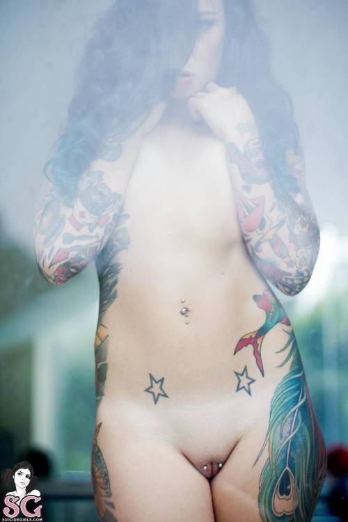 mrandmrseventwofive:  Eden, Through the Glass; SuicideGirls-From Mr.