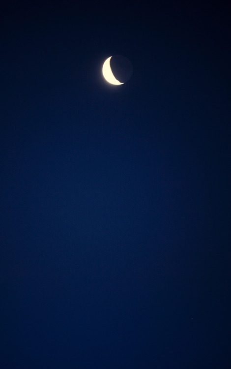 Elegant moon photo taken by Onur Fidansoy.