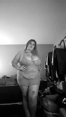 tabbyvond:  #bbw #queen  Reblog if you love big girls? @tabbyvond