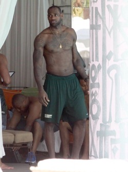 celebrixxxtiez:  Lebron James