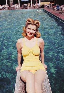 vintagegal:  Dolores Moran c. 1940s 