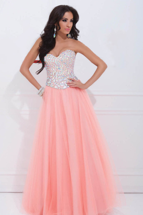 http://www.blackfridaydresses.com/New-Prom-Dresses-Sweetheart-Floor-Length-With-Shiny-Rhinestone-Bea