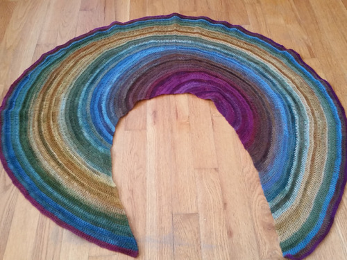 craftytyke: Free crochet pattern: Spill Spill is a shawl worked in rows in a gradient yarn, with sho