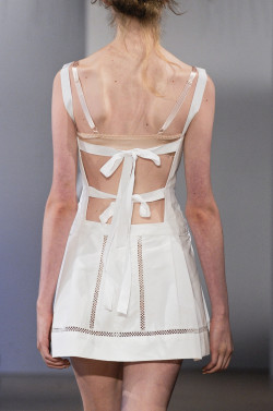 orlandaspleasure:  Colette Dinnigan Spring 2014 RTW 