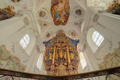 Stams Stiftskirche Hochaltar by xt6kv18 Dieser sehr große Altar ist ein Werk von Bartholomäus Steinl