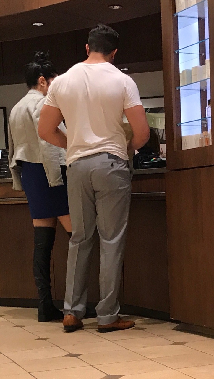 subwayseries:  Sexy daddy doing some suit shopping.