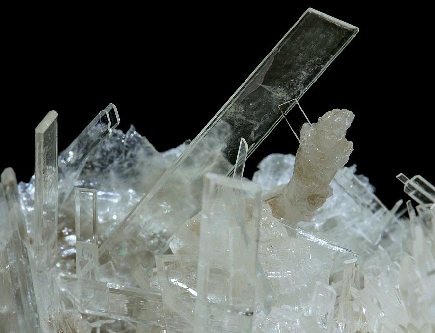 underthescopemin:   Strontioginorite The crystals are extraordinarily sharp, lustrous,