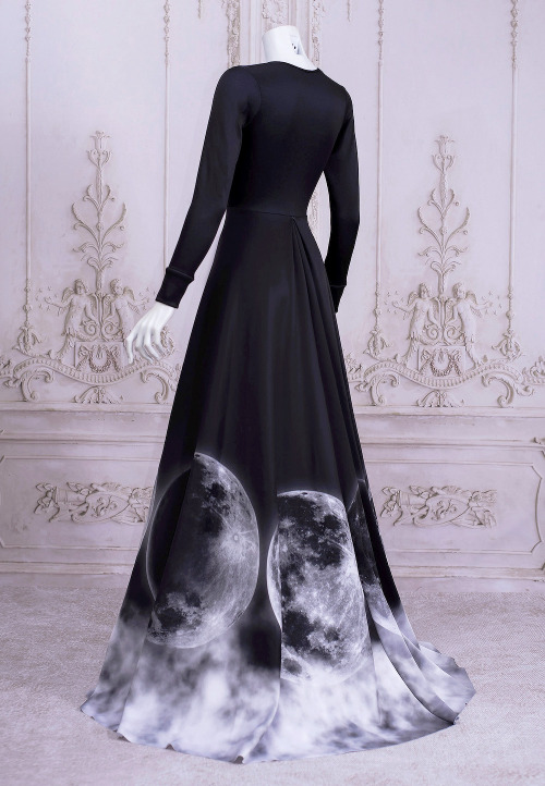 Favourite Designs: Wulgaria Various ‘Gothic’ Gowns [x] [x] [x]