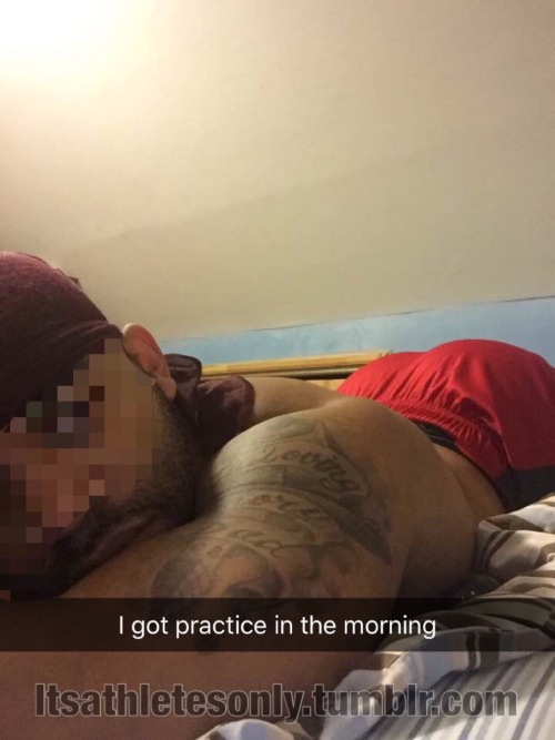 XXX itsathletesonly:  When the NFL player unintentionally photo