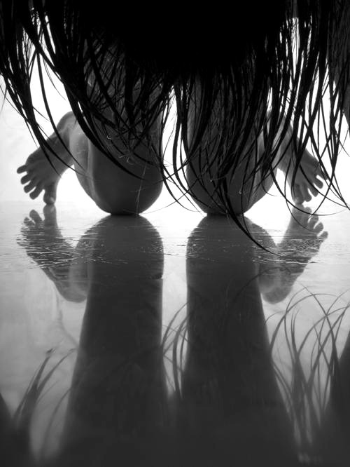 ralfpatrice:  Little Earthquakes :More than 15 000 black n’ white pics, enjoy !http://ralfpatrice.tumblr.com/