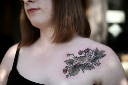kirstenmakestattoos:Little mouse in a strawberry plant for Amanda’s mom, who collected little mouse 