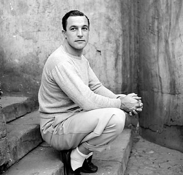 wehadfacesthen:  Gene Kelly, 1951, photographed by Alfred Eisenstaedt on the set