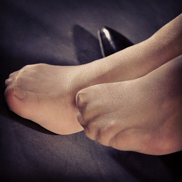 tightswa: #pantyhose #stockings #nylons #feet #heels