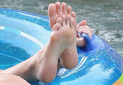 classyfootfetish:  footfetishalive:  katy perry’s perfect soles.  never knew her feet were so gorgeo