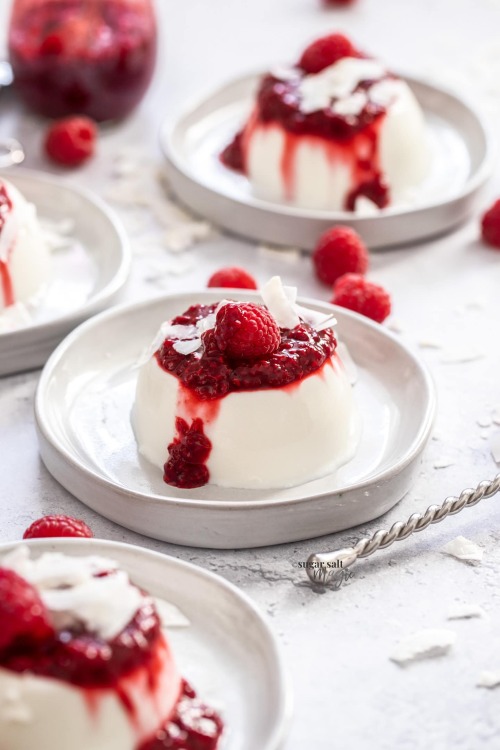 daily-deliciousness:  Coconut panna cotta