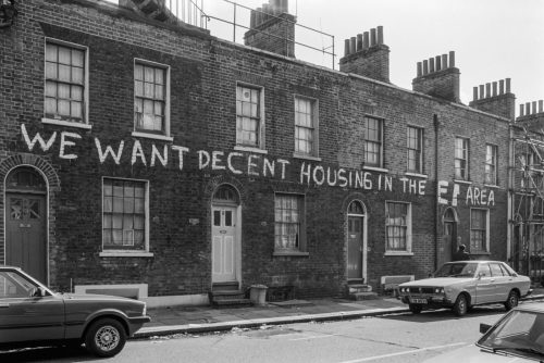 scavengedluxury:Varden Street, Whitechapel, London, 1986 - Peter Marshall. Just slap on some Farrow&