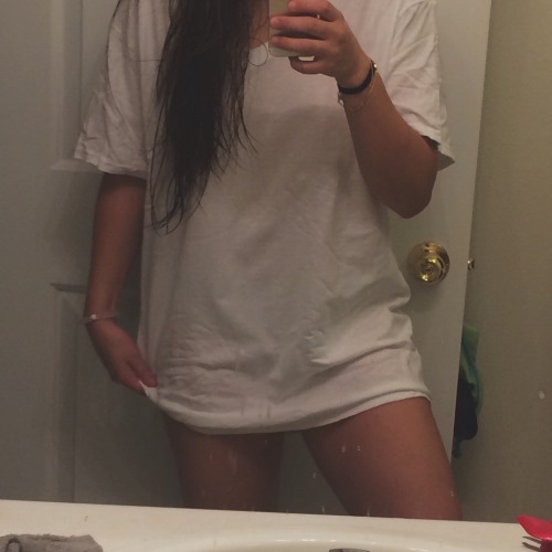 hermoine420: You can’t beat white tshirts