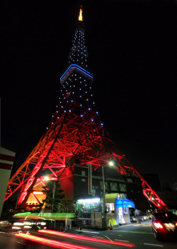 kuroyuki:  Tokyo Tower on Flickr.