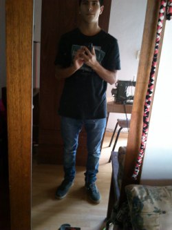trippin343:  trippin343:  theres an extra pic i’ll show you if you ask it privately  796 notes? Thats too much 